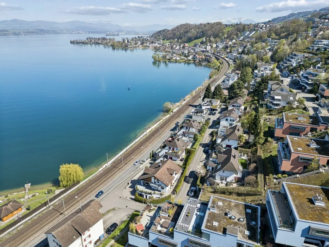 Einfamilienhaus mit unverbaubarer Seesicht in Bäch SZ, Bild 43