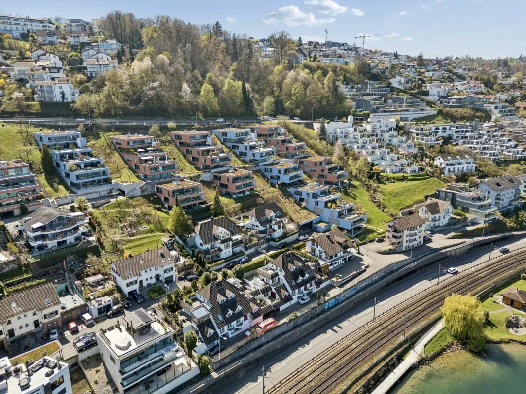 Einfamilienhaus mit unverbaubarer Seesicht in Bäch SZ, Bild 45