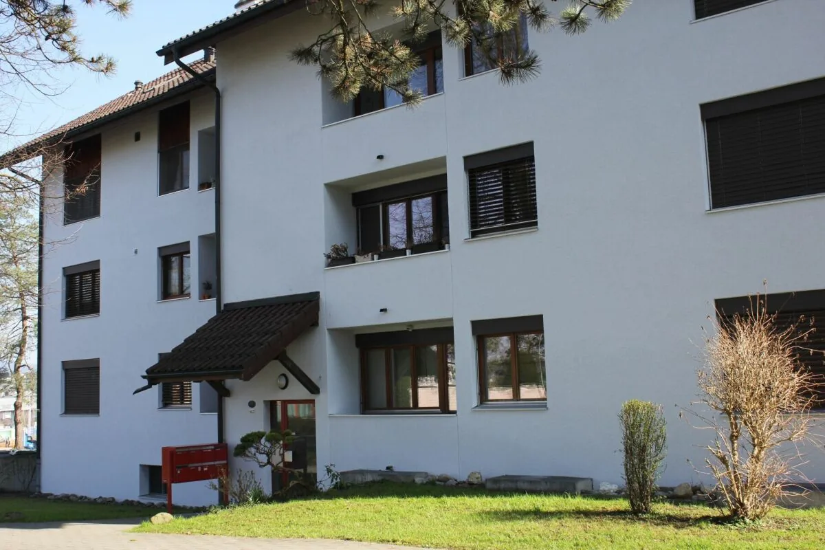 Ruhige und renovierte 5.5 Zimmer Gartenwohnung in Cham ZG, Bild 2