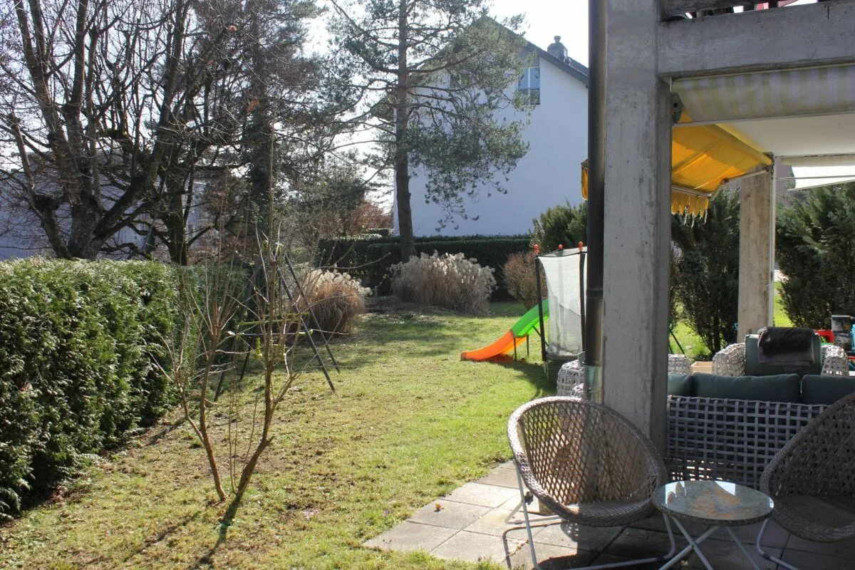 Ruhige und renovierte 5.5 Zimmer Gartenwohnung in Cham ZG, Bild 3
